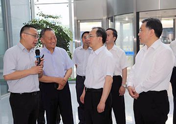 国务委员、国务院秘书长，，，，，， 时任江苏省委书记吴政隆调研U球体育科技